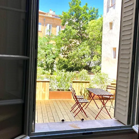 Les Du Cours & Spa Apartment *